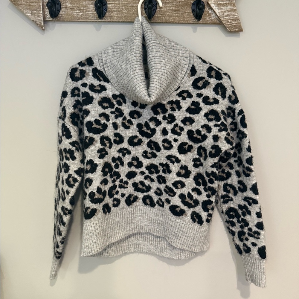 Jessica Simpson xtra small turtle neck sweater,  gray leopard print